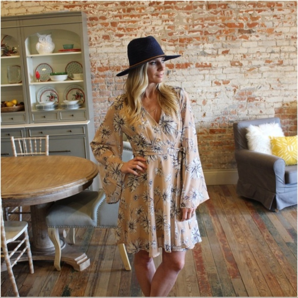 ❤️LAST ONETaupe Floral Bell Sleeve Faux Wrap Dress - Picture 2 of 2